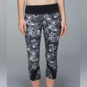 Lululemon Run Crop Leggings in Luxtreme size 4